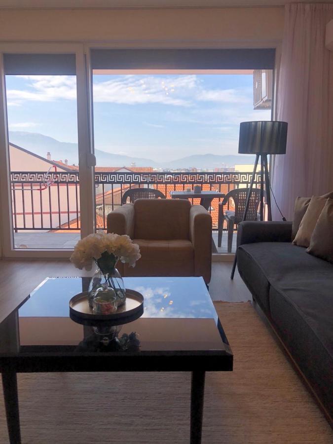Apartment Prizreni-Free Private Parking Exterior foto